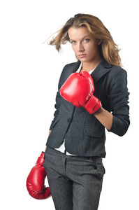 年轻的女商人在拳击概念