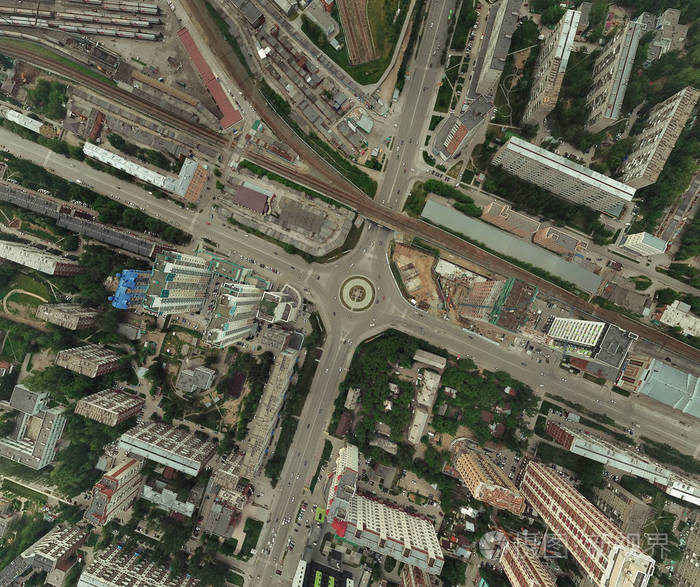 城市广场鸟瞰图, 交通,街道,建筑物与绿树,站