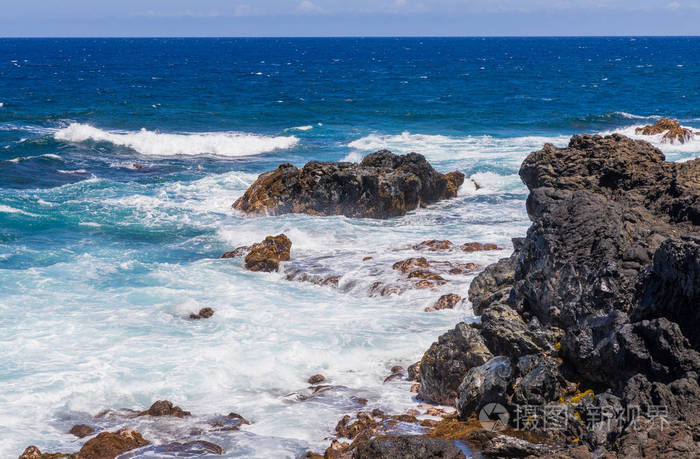 海浪撞击岩石毛伊岛海岸