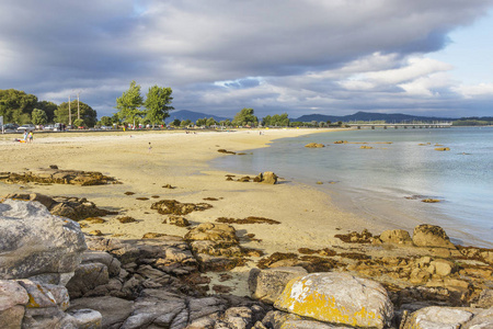 Arousa 岛大桥宝滩背景