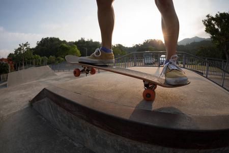 skatepark 滑板的裁剪图像