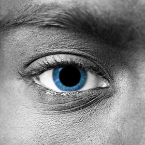 人眼大瞳孔-药物概念照片