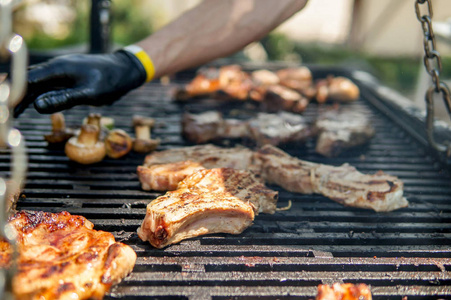 蔬菜肉, 庆祝节日时在户外烤煤, 注重肉类