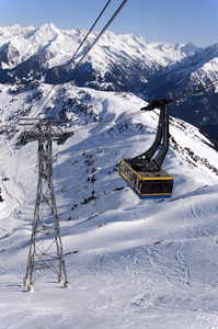 在阿尔卑斯山的电缆车