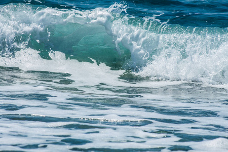 海和波浪