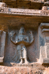 毗瑟奴, 保护神, 第四利基基地的阿格拉mandapa, Airavatesvara 寺, Darasuram, 泰米尔纳德邦
