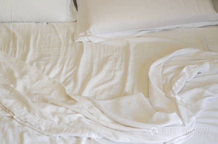 床凌乱, 凌乱, 白色床, 皱巴巴的床单的大概念