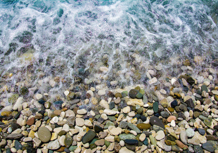 海盐波浪, 水覆盖沿海鹅卵石, 石头