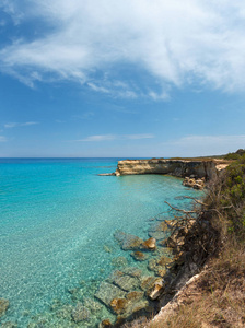 风景如画的海景, 白色的岩石悬崖和海湾在海滩大海滩德拉 Punticeddha, Salento 亚得里亚海海岸, 普利亚, 意