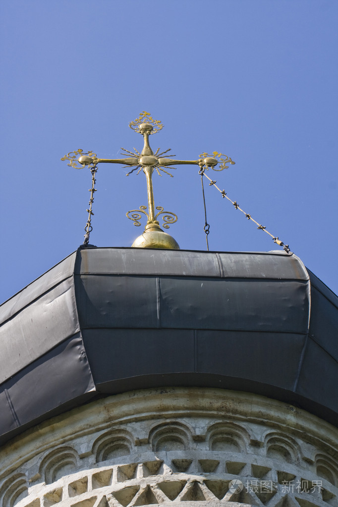 在冲天炉上的东正教十字架