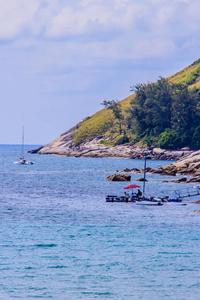 普吉岛奈汉海滩美丽海景, 带帆船游艇和双体船背景