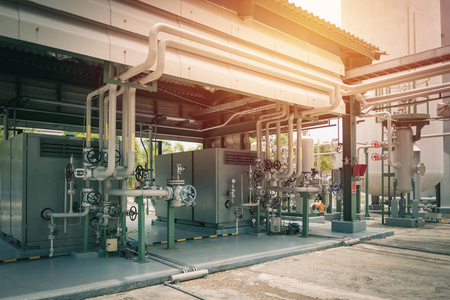 工厂空气压缩机站阳光支撑工业厂房设备工业空气照片