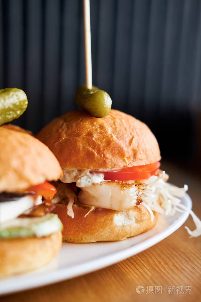 自制汉堡配脆薯条