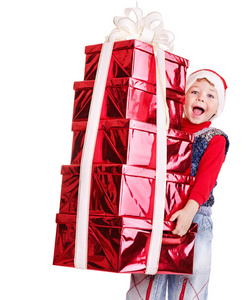 儿童在与堆栈礼品盒圣诞老人帽子