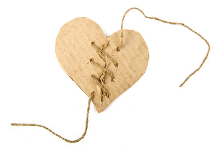 孤立在白色背景上的绳索被撕毁纸板心照片