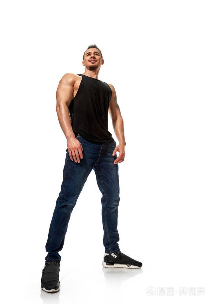 大肌肉年轻男子全长