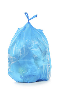 蓝色垃圾袋被隔离在白色