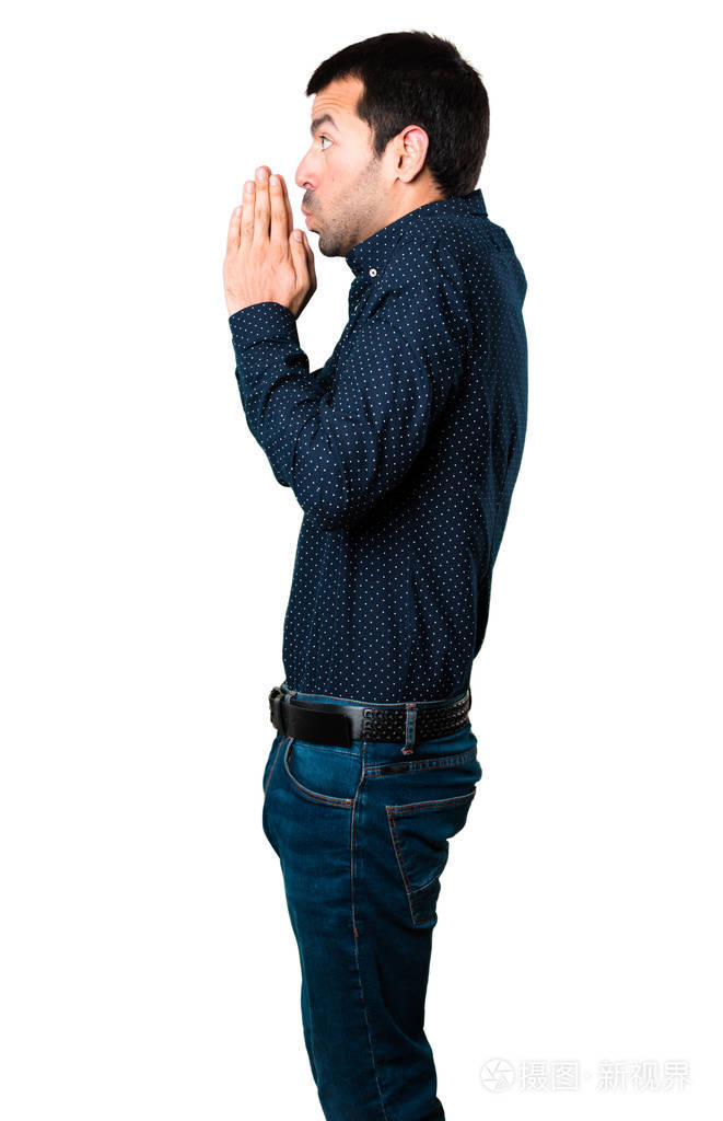 英俊的男子恳求在孤立的白色背景