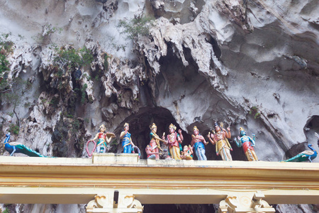马来西亚吉隆坡巴巴洞穴中印度教神的传统雕像