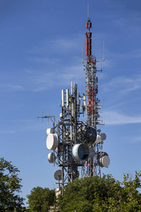 在克罗地亚岛上的维多娃霍拉戈拉山上塔上的一束天线照片