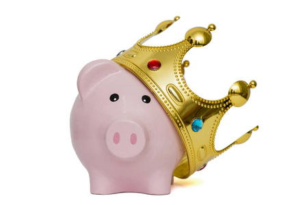 金融赢家或金钱储蓄的黄金概念, 粉红色的小猪银行戴着金色皇冠上的白色背景, 最好的未来投资