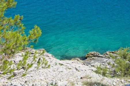 crotia 美丽的大自然 蓝色的水好大好漂亮石滩