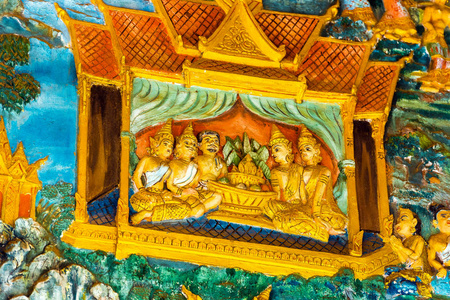 老挝琅勃拉邦寺庙墙上的浮雕。特写