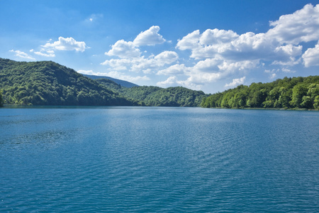 在克罗地亚，自然旅行出让十六湖国家公园