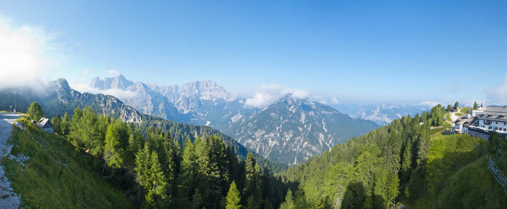 蒙特 lussari 小山村 意大利的全景视图