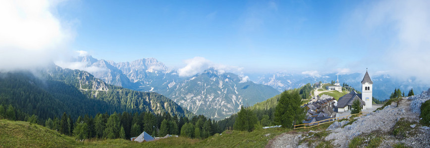 蒙特 lussari 小山村 意大利的全景视图