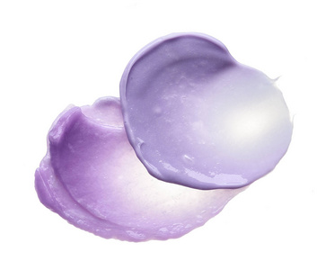 紫色化妆涂片的唇光泽隔离在白色背景。白色背景下的紫色奶油纹理