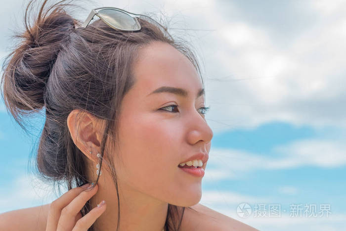 全球最美的泳衣潮流，卡戴珊的大姐可能比太阳还要亮！