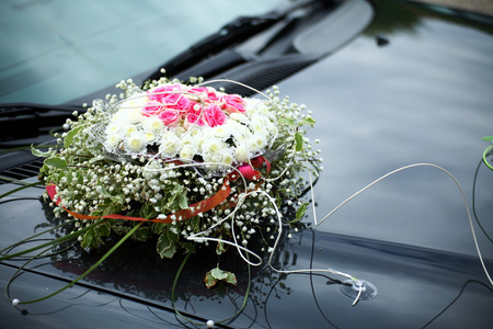 优雅的汽车为婚礼庆典的图片
