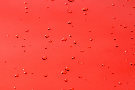 红色背景上水滴