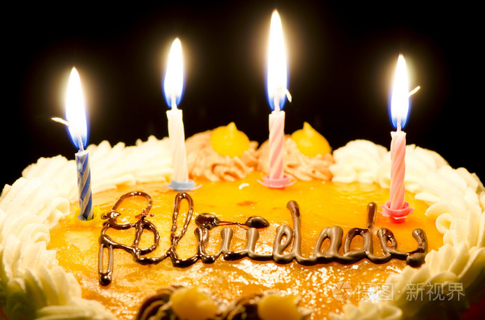 生日蛋糕上的蜡烛照片-正版商用图片05i6w3-摄图新视界