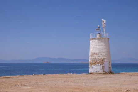 灯塔布扎在 Aegina 岛上