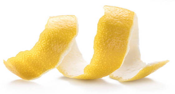 柠檬皮或柠檬在白色背景上的扭曲。特写