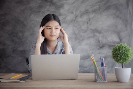 亚洲女性长期使用计算机的压力, 办公室综合症概念