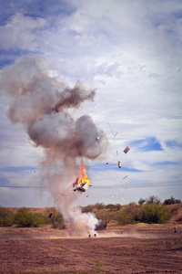装置爆炸的电影特效烟火团队图片