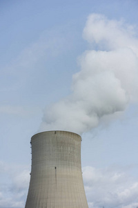 核电厂烟囱在阴天放射性冷凝烟雾
