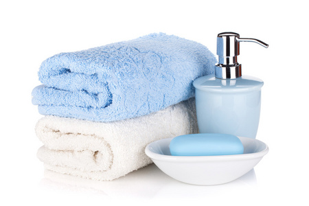 肥皂和两条毛巾
