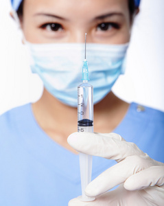 医师以注射器图片