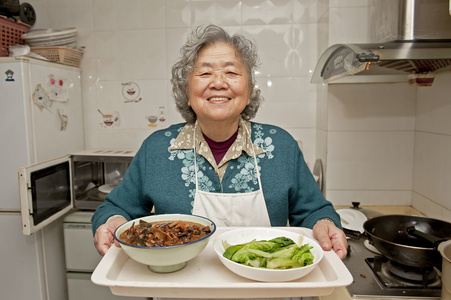 妈妈做饭的样子图片