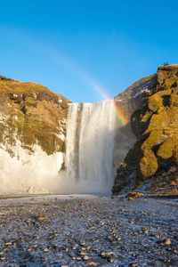 前往冰岛。美丽的冰岛瀑布 Skogafoss