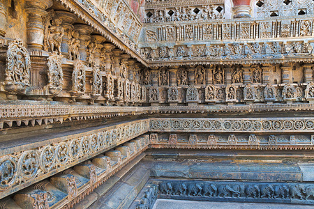 装饰楣与神舞者等人物, Chennakeshava 寺。Belur, 卡纳卡, 印度