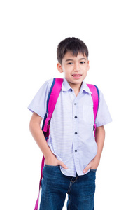 年轻的亚洲男孩与背包微笑的白色背景