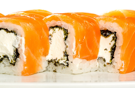 在白色背景上的寿司 卷鳗鱼寿司 syake