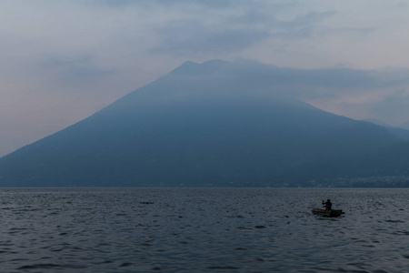 阿特蒂兰湖湖和圣佩德罗火山, 危地马拉