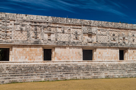 尼姑的四合院 Cuadrangulo de Monjas 大厦建筑群在古玛雅城市乌斯马尔的废墟, 墨西哥