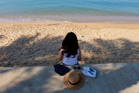 暑假假期旅行在海滩上